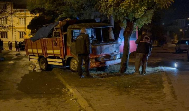 2 araç alevlere teslim oldu