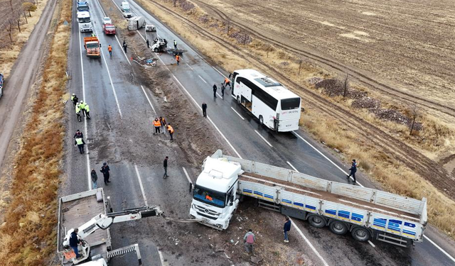 Aynı yolda 2 kaza oldu