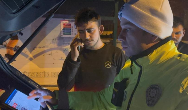 Oto tamircisi trafikte ehliyetsiz yakalandı