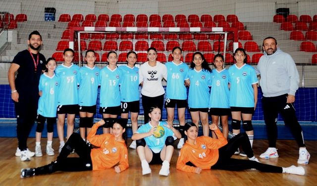 Kayseri’de hentbol yıldızları kıyasıya mücadele ediyor