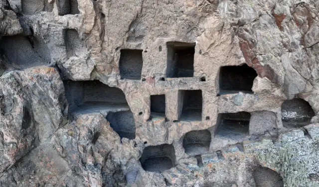 Öksüt Kalesi’nin 2 bin yıllık izleri yeniden gündemde