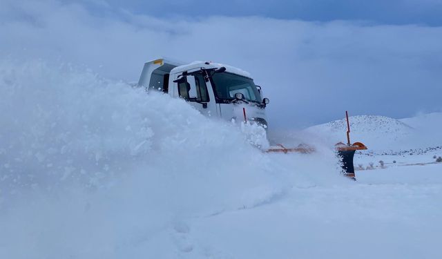 Kayseri Büyükşehir 10 ilçede 155 kırsal mahalle yolunu ulaşıma açtı