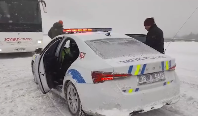 Erciyes Yolu’nda Tipi Nedeniyle Mahsur Kalan 44 Kişi Güvenle Kurtarıldı