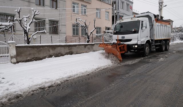 Kayseri Melikgazi’de karla mücadelede yoğun mesai