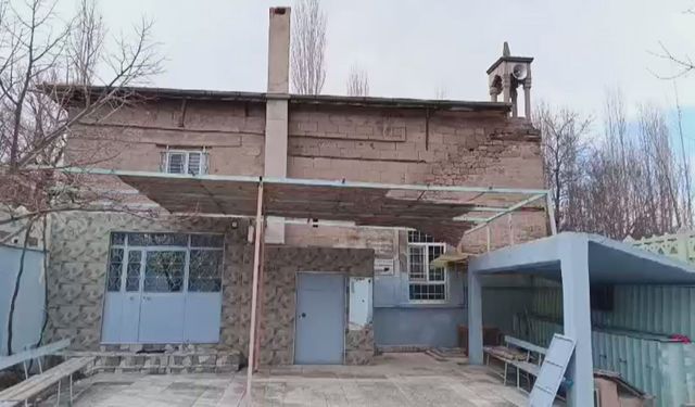 Minaresiz cami görenleri şaşırtıyor