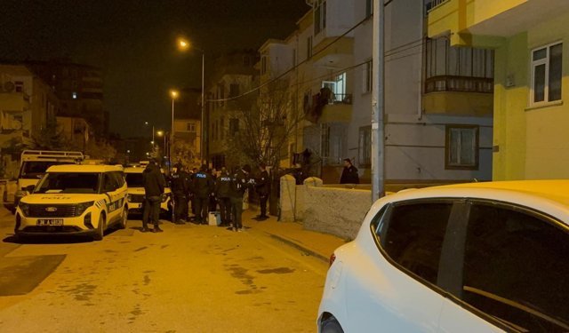 Kurşunlanan evde anne-oğul yaralandı