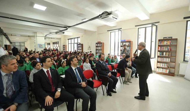 KAYSERİ’DE YAZARLAR OKURLARLA AYNI MASADA