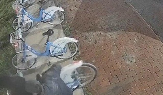Belediyenin bisikletlerine böyle zarar verdiler