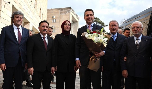 Bakan Bayraktar Vali Çiçek'i ziyaret etti