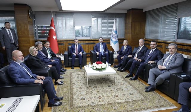 Bakan Kurum ve Bakan Yumaklı Kayseri Büyükşehir Belediyesini Ziyaret Etti