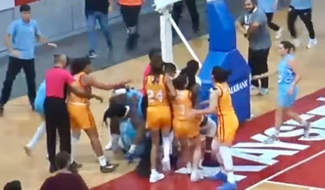 Kadınlar Basketbol Maçında Kavga