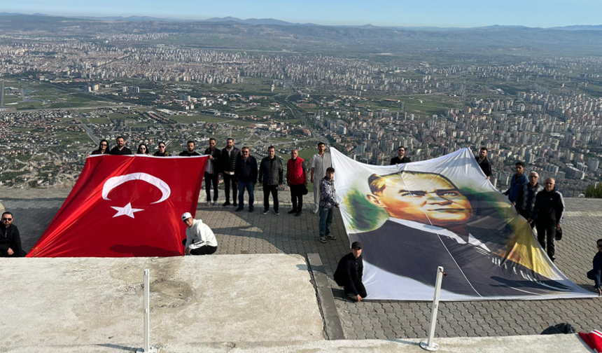 li Dağı zirvesine 19 Mayıs yürüyüşü