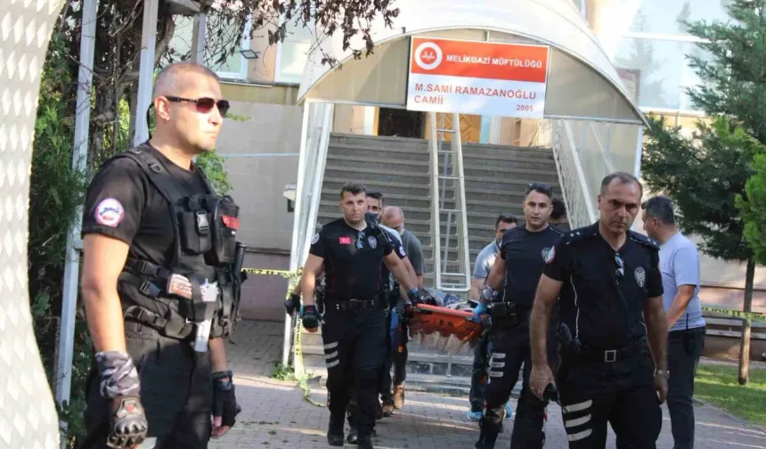 Husumetlisini namaz kılarken öld*rdü