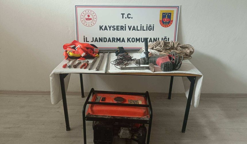 Kaçak kazı yapan 3 kişi yakalandı