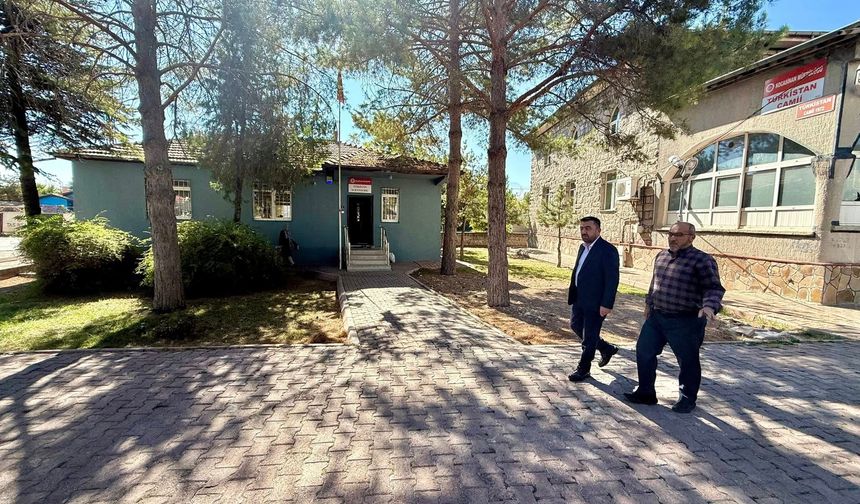 Ayvaz, Türkistan Camii’ni İnceledi
