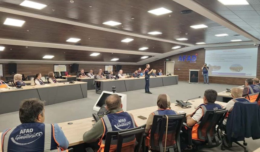 100 muhtara afet eğitimi verildi