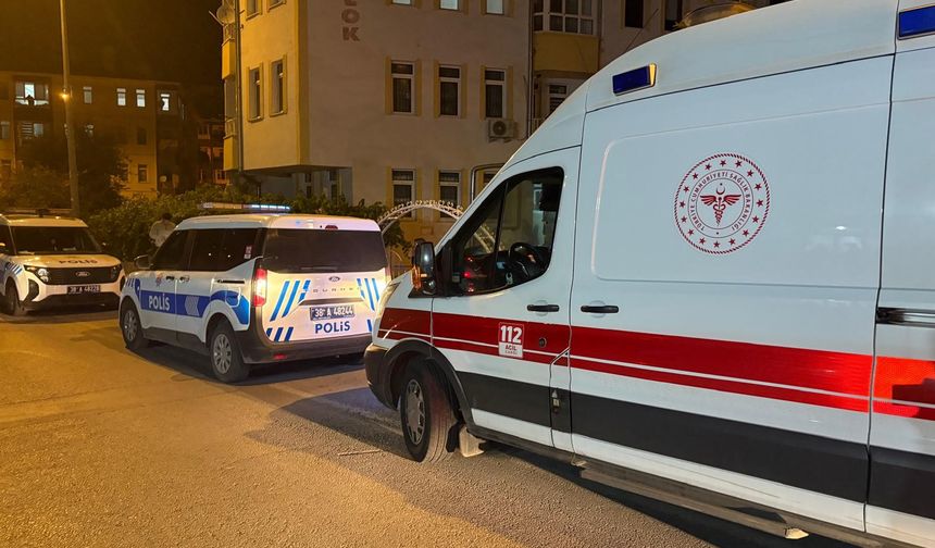 Döner bıçağıyla kendini kesmeye çalıştı