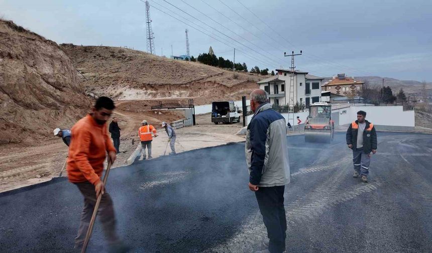 5 bin 300 ton sıcak asfalt atıldı