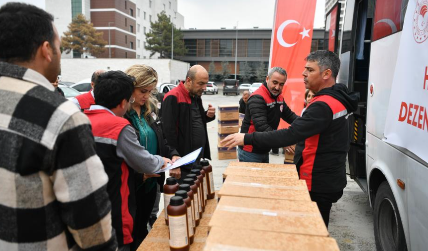 Çiftçiye dezenfektan dağılıyor
