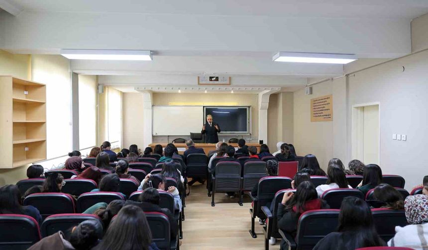 Başkan Yalçın gençlerle buluştu