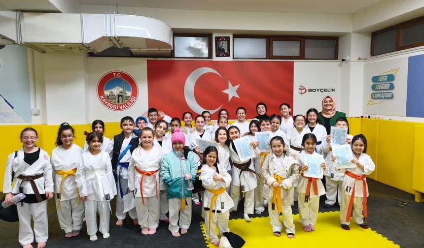Yeşilay’dan sporcu gençlere 'bağımlılıkla mücadele seminerleri'