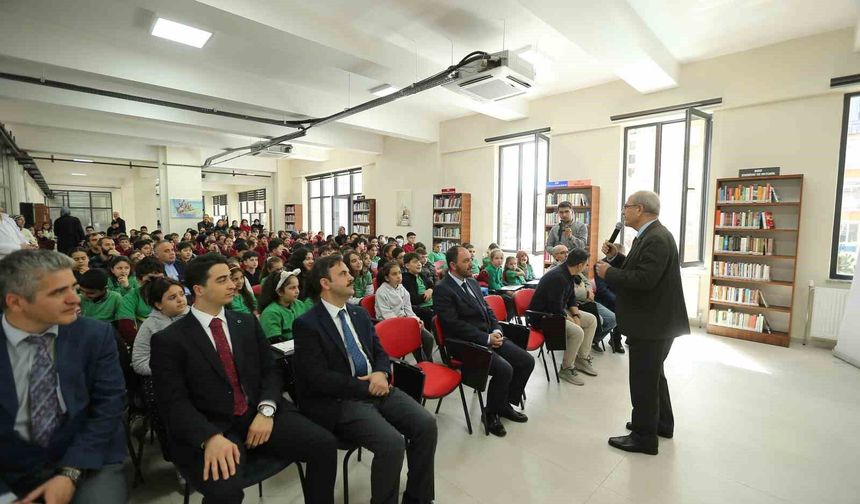 KAYSERİ’DE YAZARLAR OKURLARLA AYNI MASADA