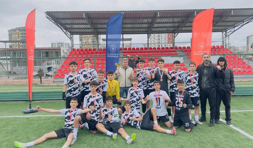 Okullar futbolda Türkan Altun Anadolu Lisesi şampiyon oldu