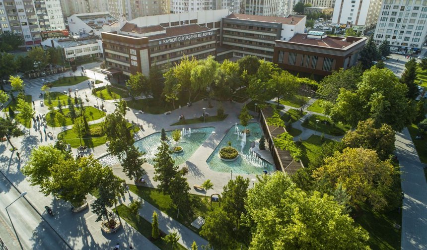 Kayseri Büyükşehir Belediyesi’nden Dar Gelirli Emeklilere 10 Bin TL Destek