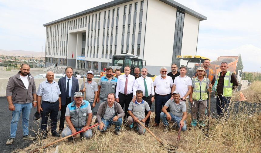 Başkan Yalçın Kepez'de yapımı tamamlanan okulu inceledi