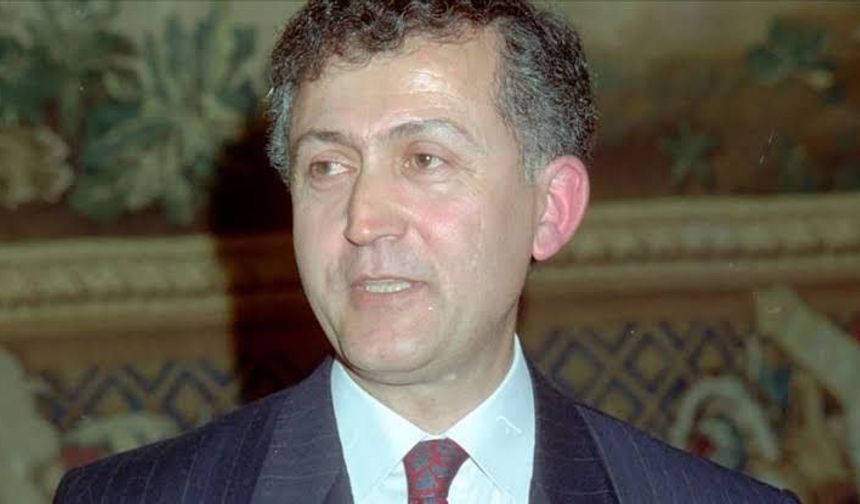 Ahmet Taner Kışlalı kimdir?