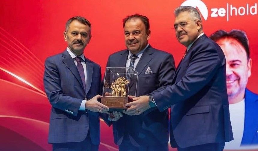 Ziya Eren'in gurur günü! Aile Dostu ödülü aldı