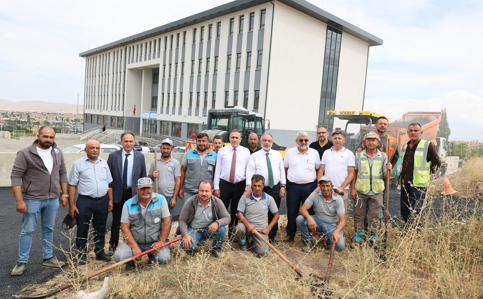 Başkan Yalçın Kepez'de yapımı tamamlanan okulu inceledi