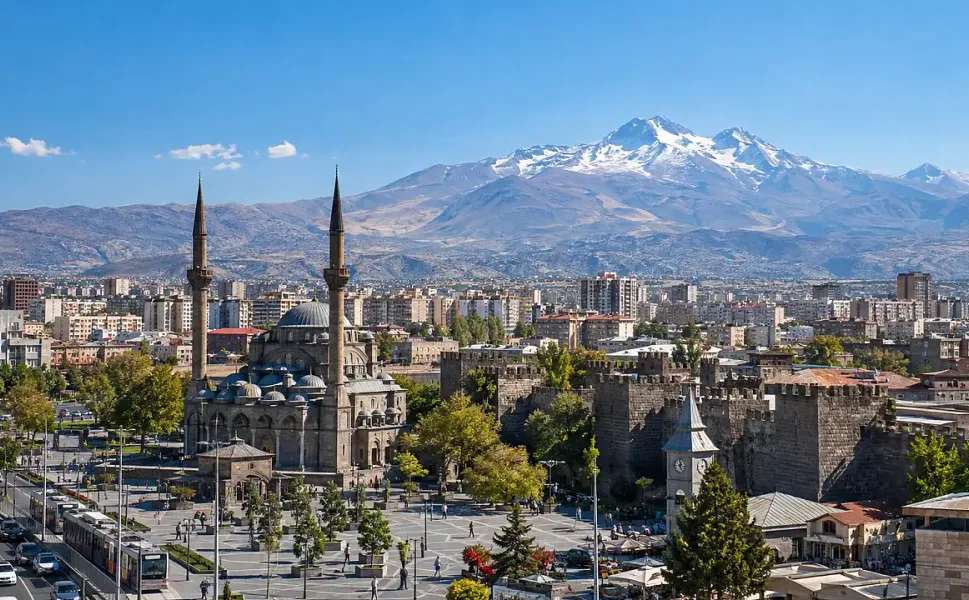 Kayseri'de hava aniden soğuyacak: Sağanak yağış ve rüzgâr geliyor!