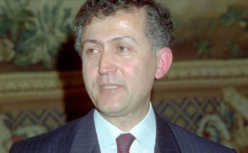Ahmet Taner Kışlalı kimdir?