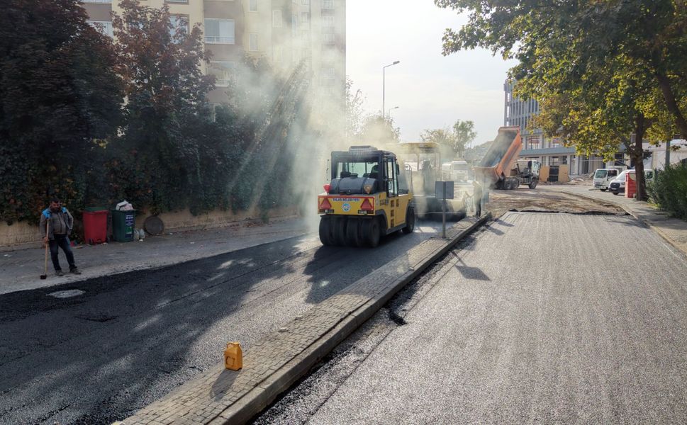 Talas Bahçelievler'de 3 Caddeye 750 Ton Sıcak Asfalt Serildi