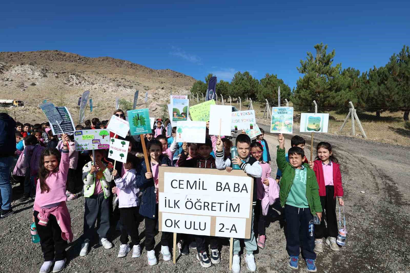Kayseri’de 3 Bin Fidan Toprakla Buluştu
