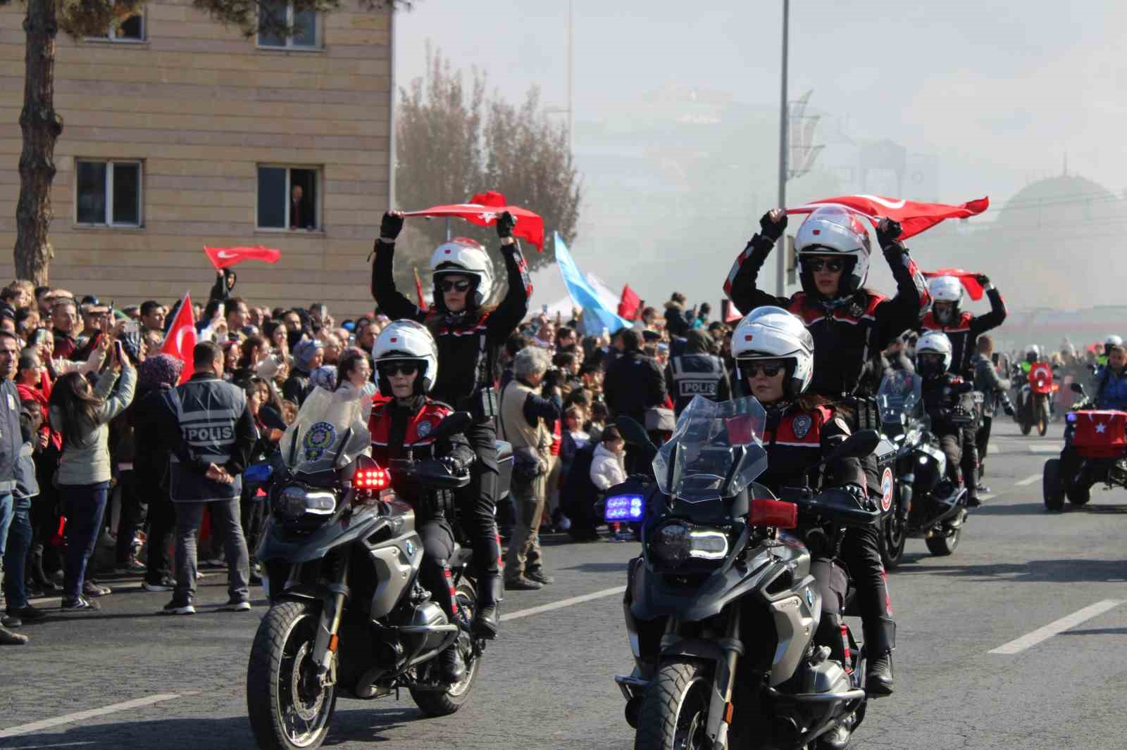 Kayseri’de Cumhuriyet Bayramı’nda Nefes Kesen Gösteri 1