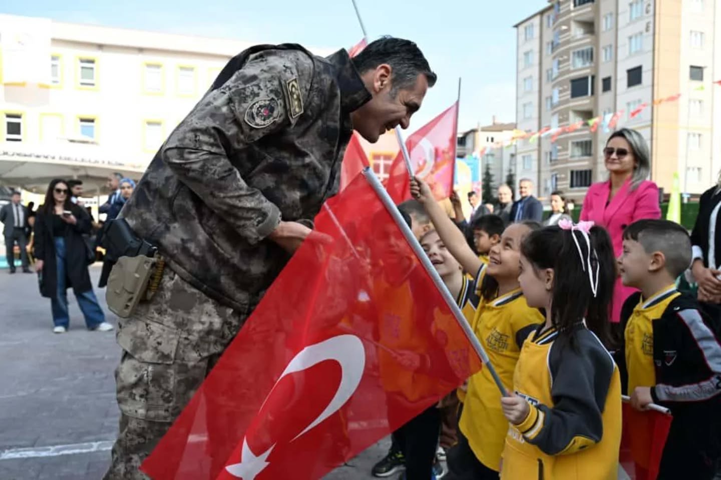 573870516 17922436806173155 5367716187387392977 N