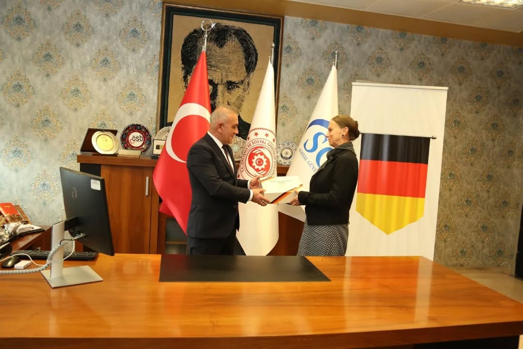 579890759 18411540805188561 3326915338231260051 N