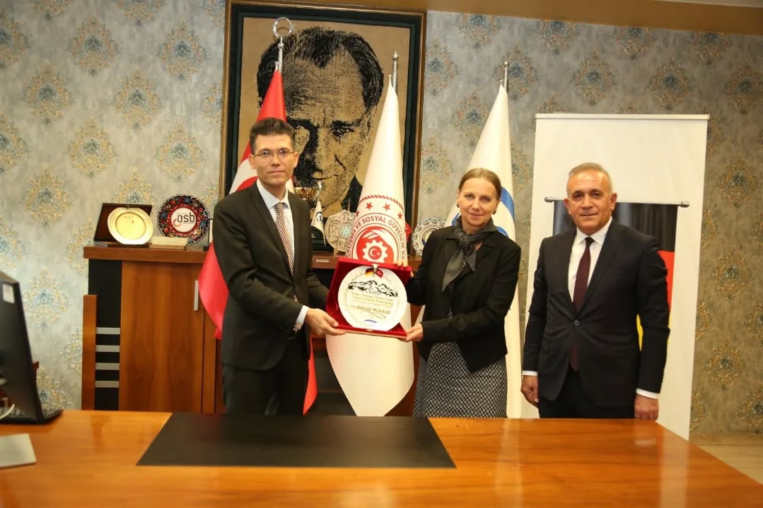 580032808 18411540823188561 5873974052923032187 N