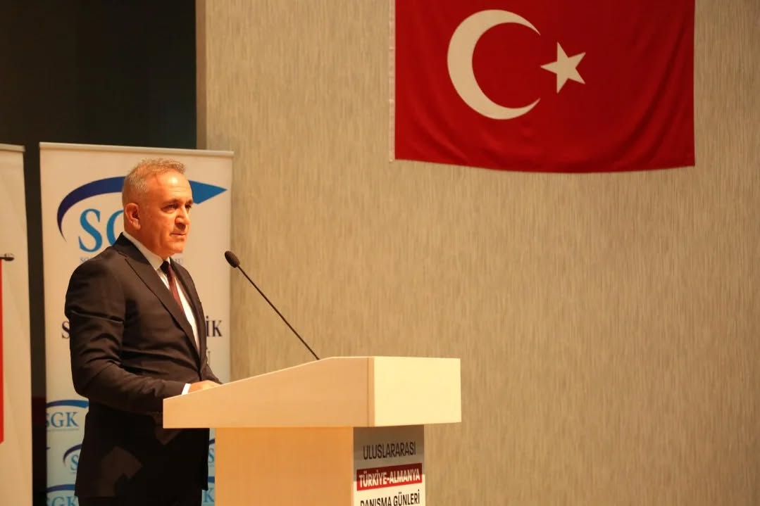 581923222 18411540718188561 7239486180856176470 N