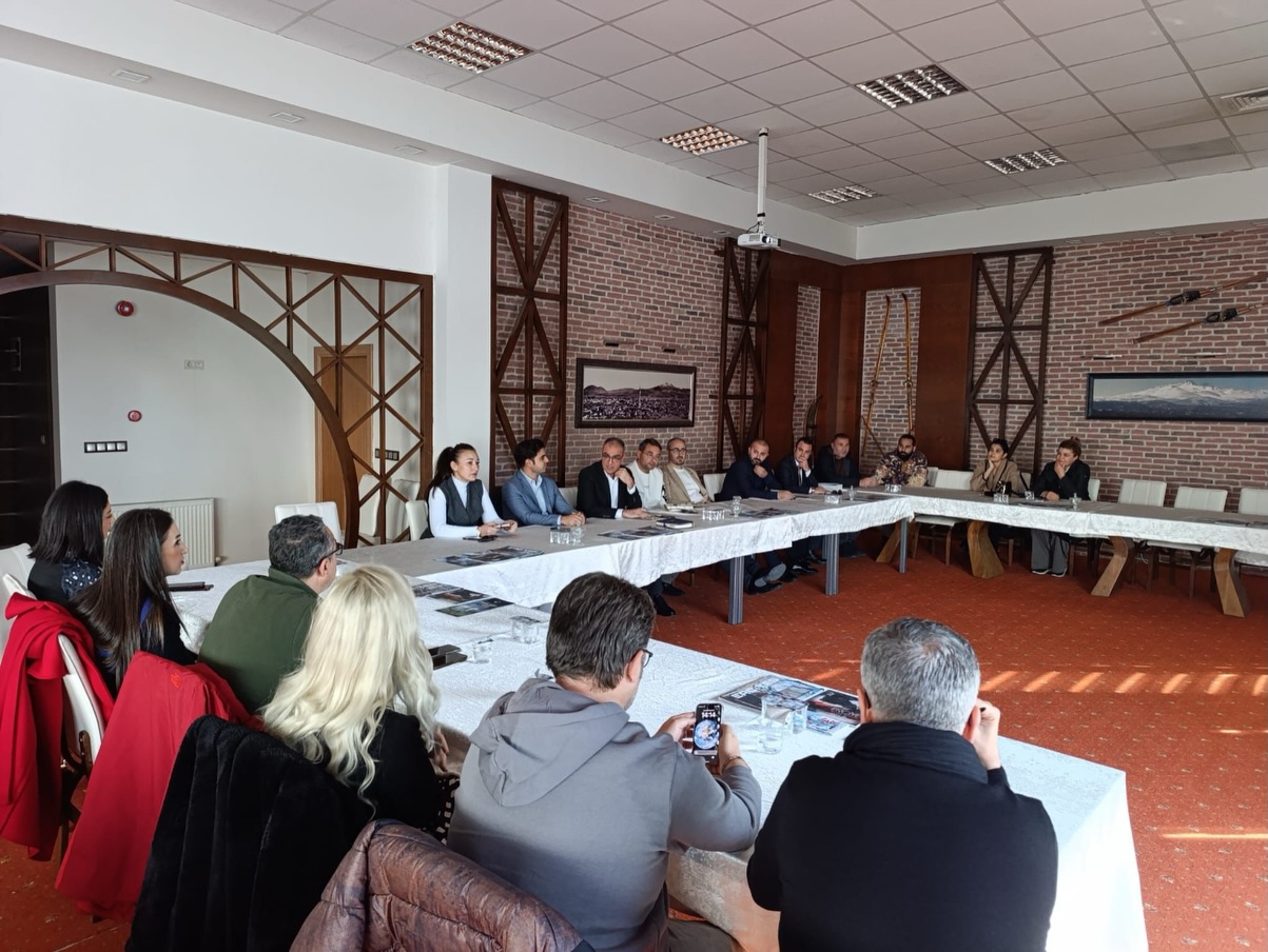 586974357 18497738053075378 8088707390943156410 N