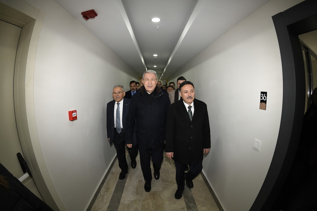 588231800 18550711234001303 6026944126656222942 N