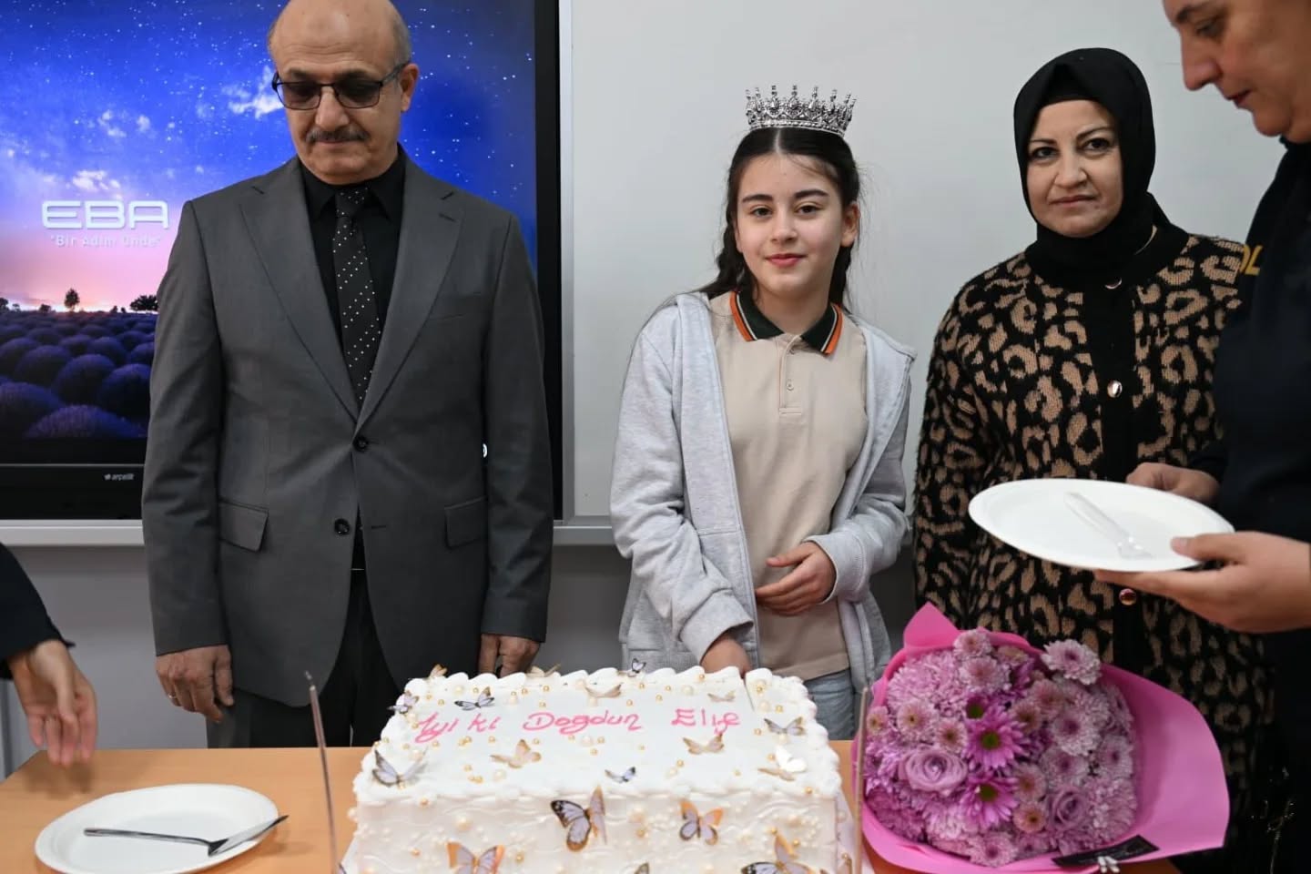 588231802 17925282840173155 6798974211884274172 N