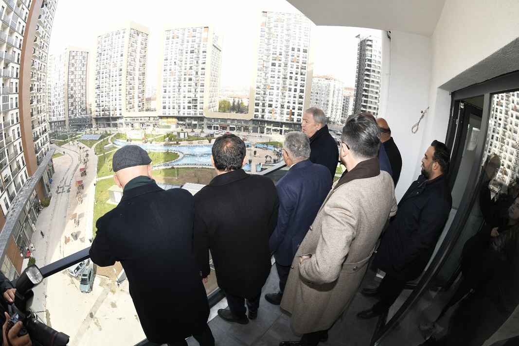 588533391 18550711222001303 8944495858833438806 N