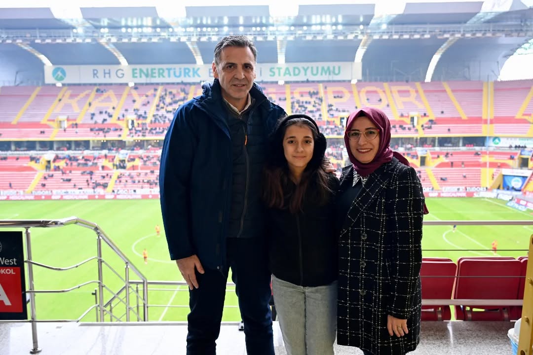 621828348 17931026439173155 8851980993978011408 N