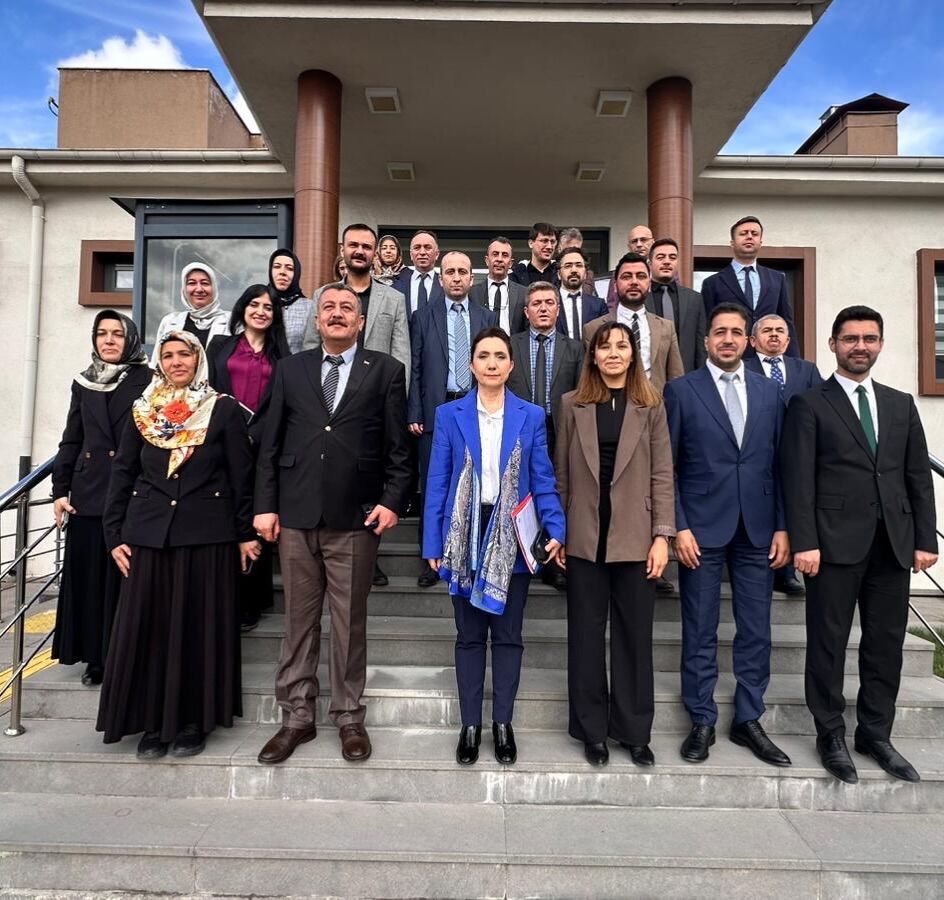 654589690 18084414893591840 8603623775690545163 N