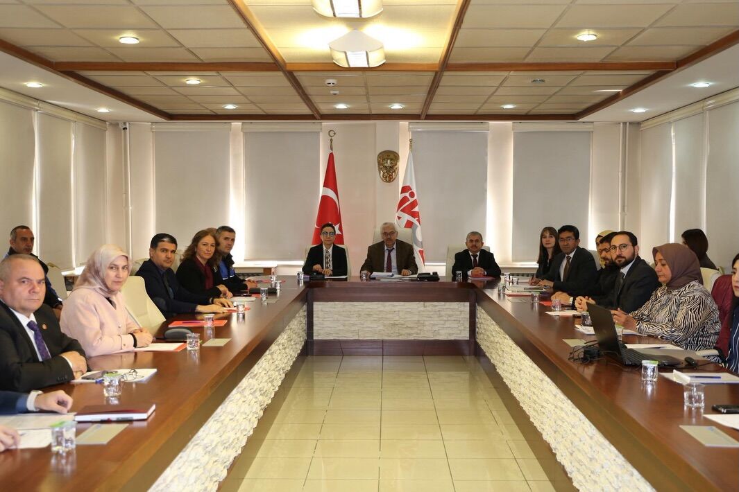 657784030 18085279859591840 6779829570887858418 N