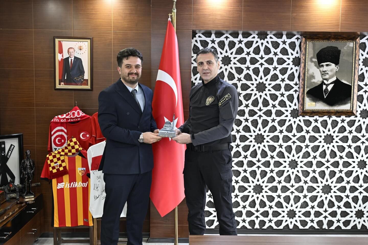 669674204 17941054248173155 3783309119796481903 N