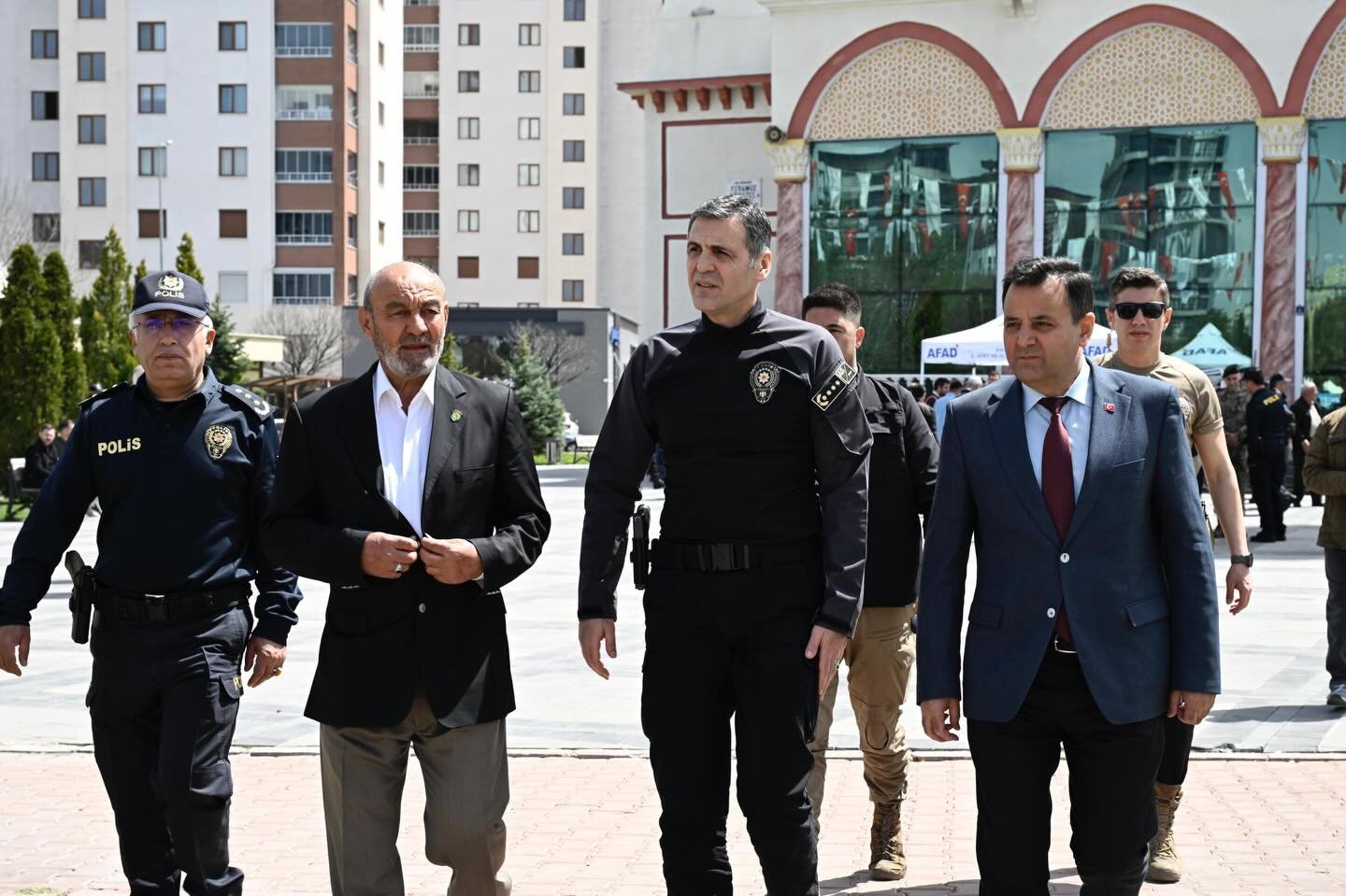 670544230 17942114127173155 3467999281156180872 N